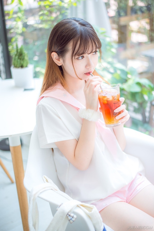 “呵呵~”诸葛亮摇了摇头，对于张飞的性格，他也挺无语的，不过此番出征巴蜀，少了张飞可不行。